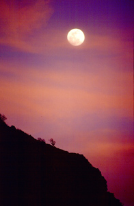 Foto vom Sonnenuntergang mit Mond